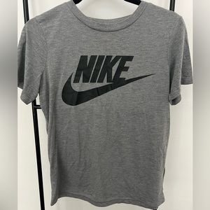 Womens Nike Tee. Good condition. TTS.